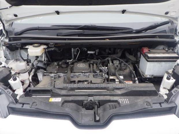 Toyota Noah S-Z Leg Rest atostep 2022