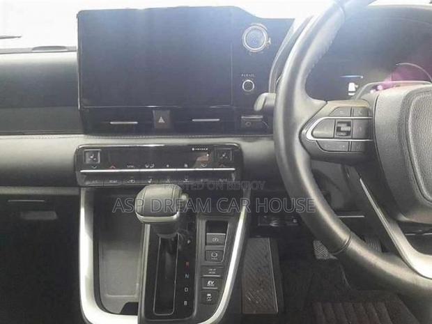 Toyota Noah S-Z Leg Rest atostep 2022