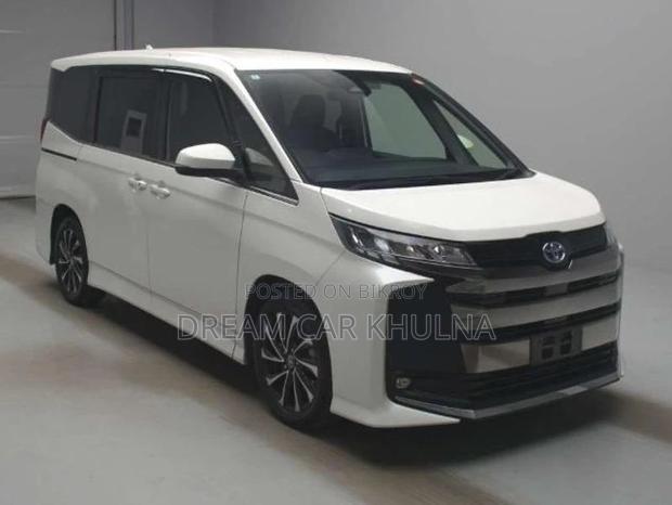 Toyota Noah S-Z Leg rest 2022