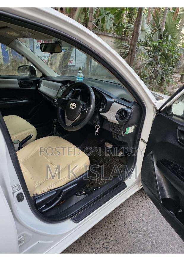 Toyota Axio Hybrid 2014