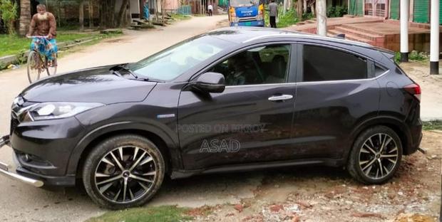 Honda Vezel 1.5 Hybrid 4WD 2014 Black