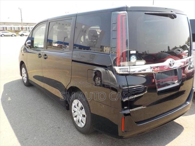 Toyota Noah Non Hybrid X Black 2021