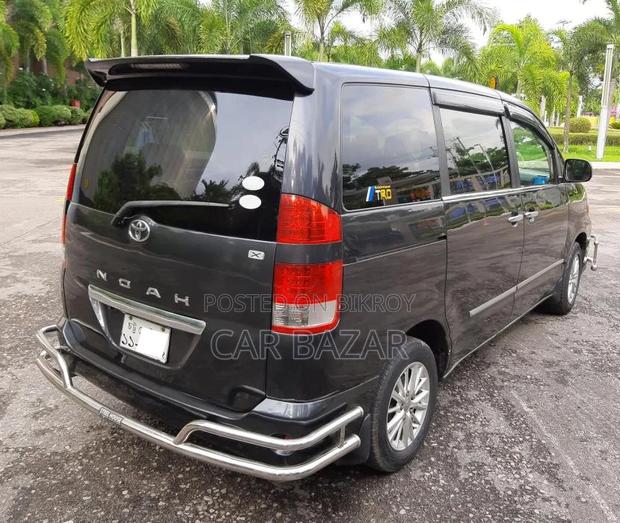 Toyota Noah 2.0 FWD (8 Seater) 2005 Black