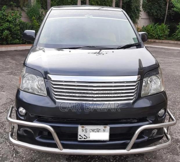 Toyota Noah 2.0 FWD (8 Seater) 2005 Black