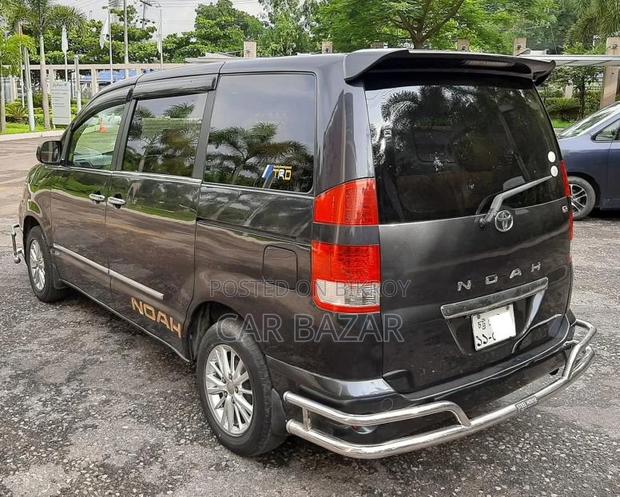 Toyota Noah 2.0 FWD (8 Seater) 2005 Black