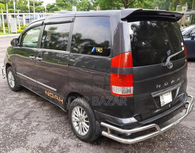 Toyota Noah 2.0 FWD (8 Seater) 2005 Black