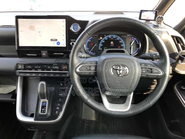 Toyota Noah SZ HYB 4POINT 360cam 2022