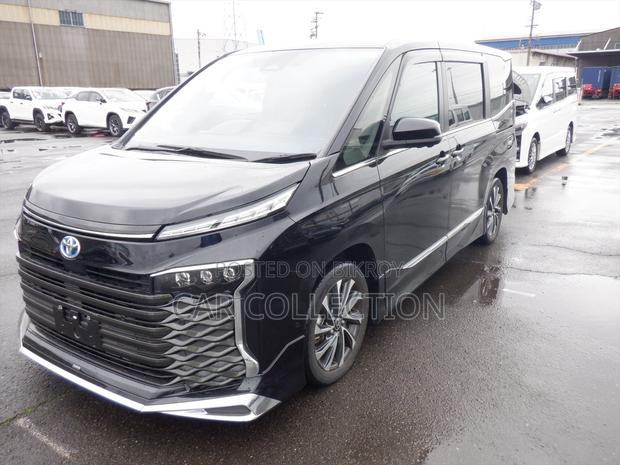 Toyota Voxy S-Z 2023