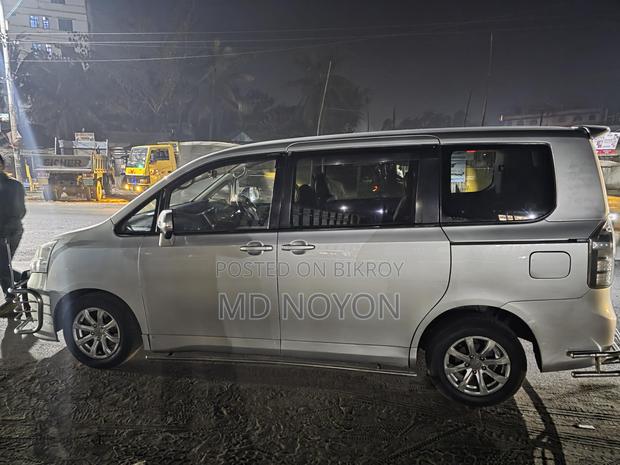 Toyota Noah X Noha 2010