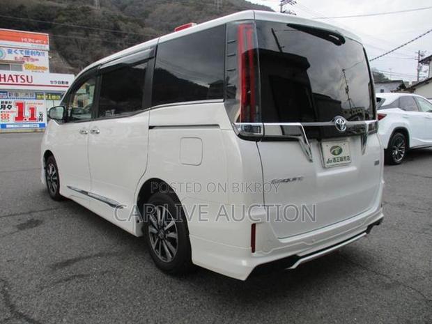 Toyota Esquire Hybrid GI pre-order 2021