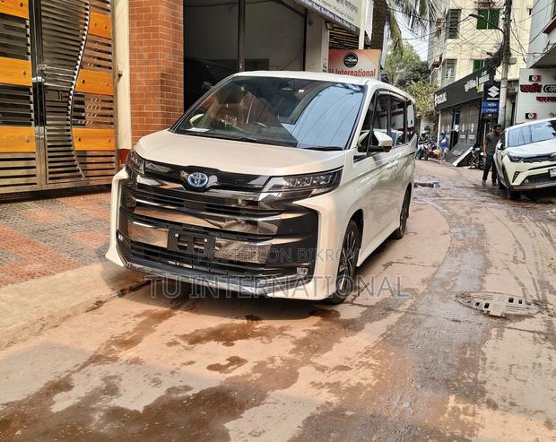 Toyota Noah hybrid sz-package 2022