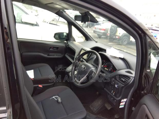 Toyota Noah Non Hybrid X Black 2021