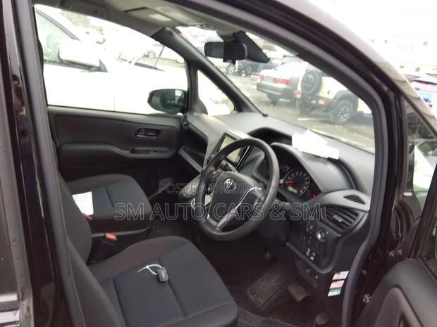 Toyota Noah Non Hybrid X Black 2021
