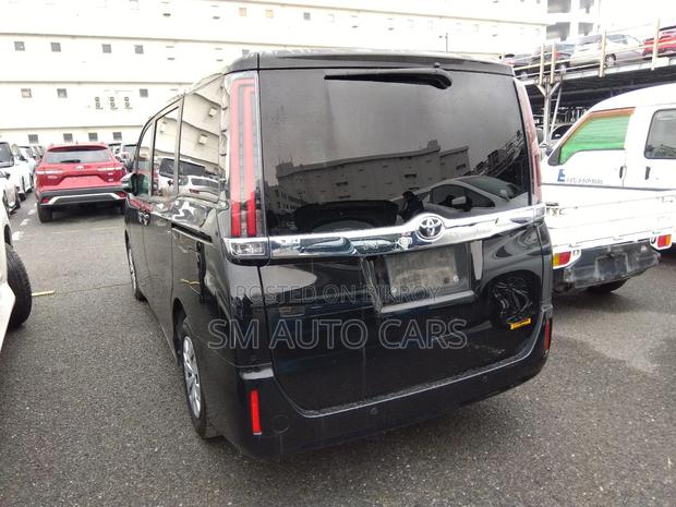 Toyota Noah Non Hybrid X Black 2021