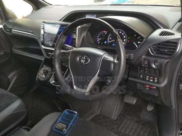 Toyota Esquire Petrol Gi Premium 2021