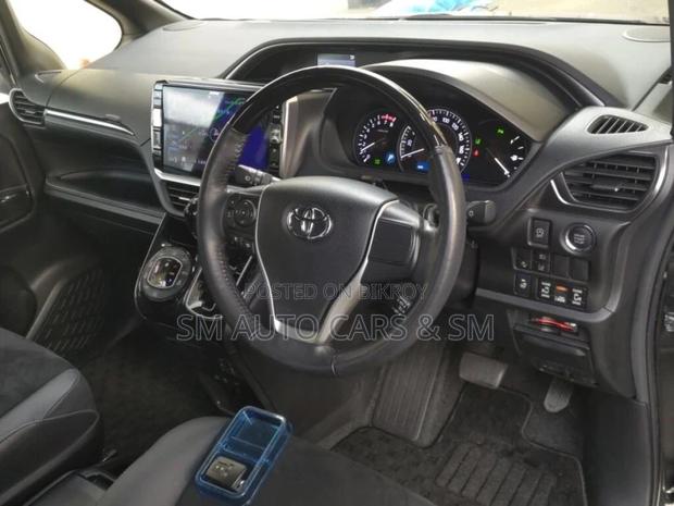 Toyota Esquire Petrol Gi Premium 2021