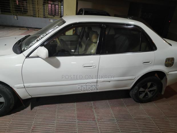 Toyota Corolla 1997 White