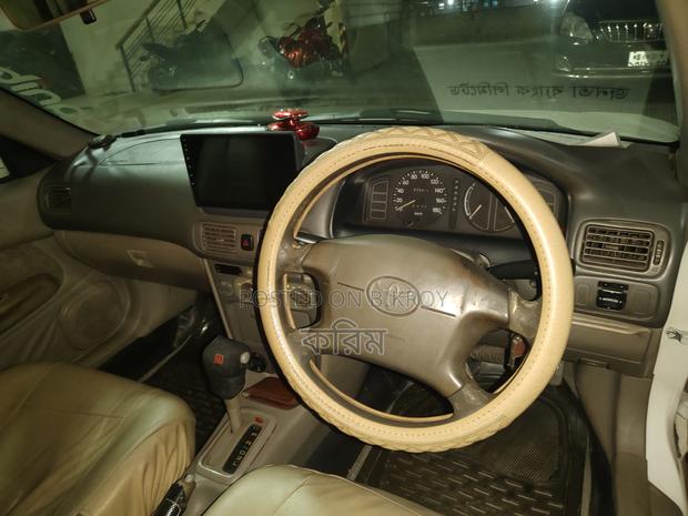 Toyota Corolla 1997 White