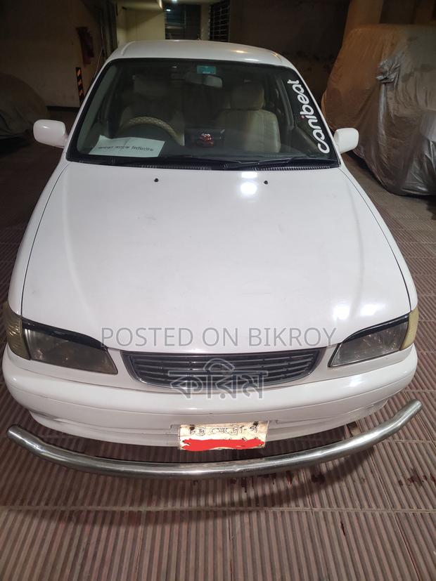 Toyota Corolla 1997 White