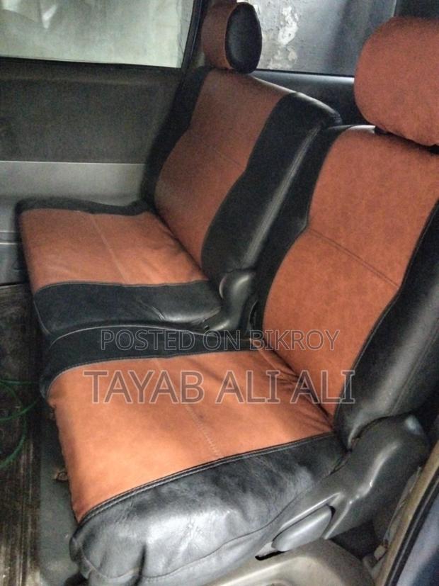 Toyota Noah . 2004