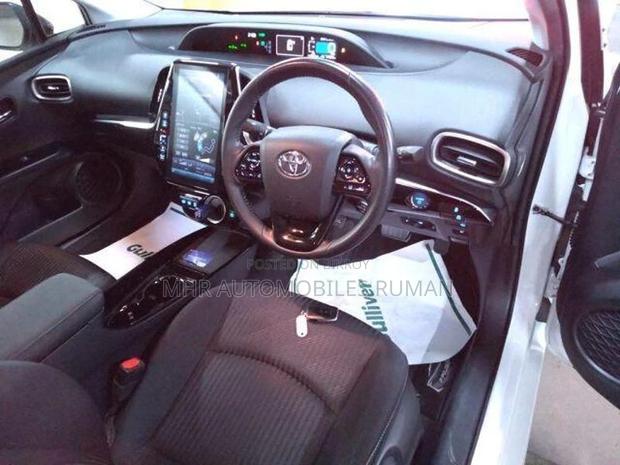 Toyota Prius S Navigation – PHV 2020