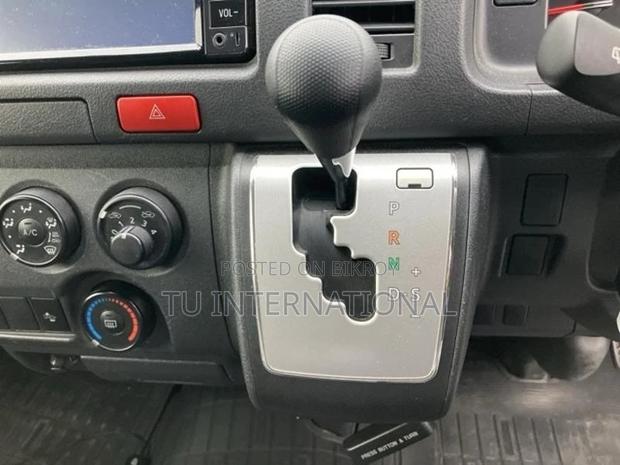 Toyota Hiace key dx package 2021