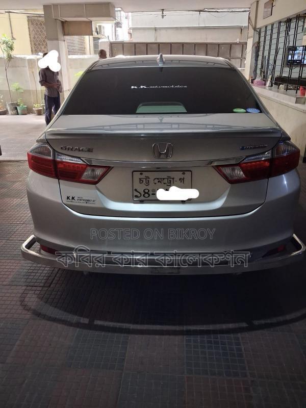 Honda Grace hybrid 2016