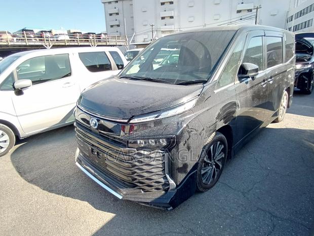 Toyota Voxy S-Z 2024