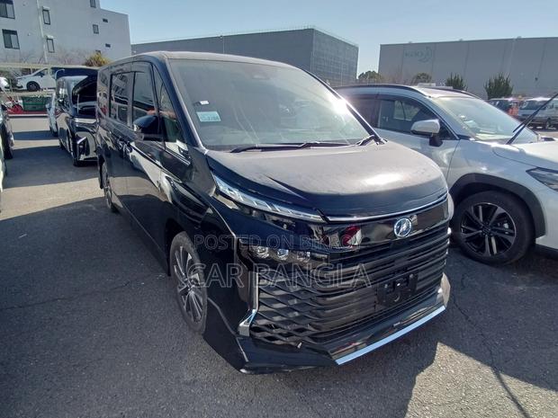Toyota Voxy S-Z 2024