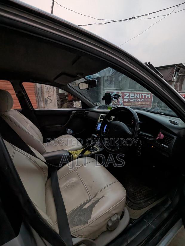 Toyota Corolla . 1996