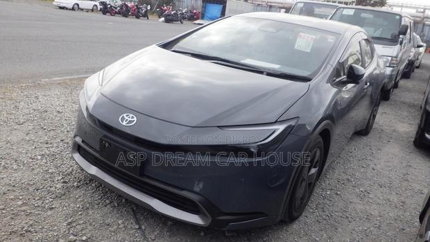 Toyota Prius Massive Gray 2023
