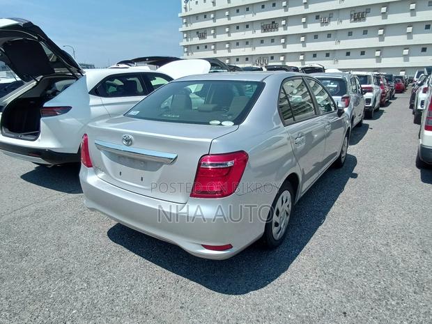 Toyota Axio . 2020