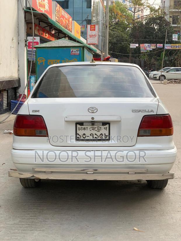 Toyota Corolla . 1996