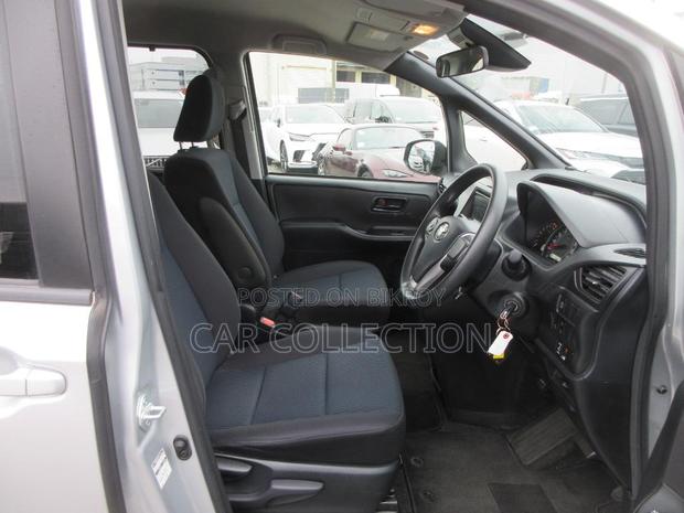 Toyota Noah X 2021