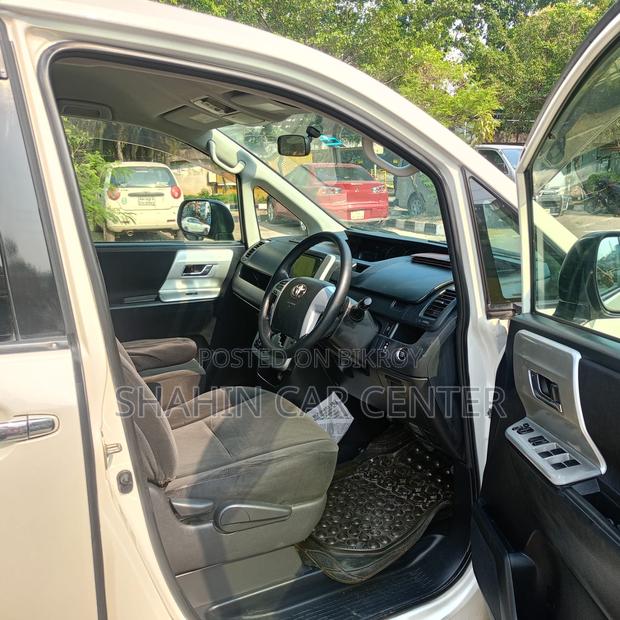 Toyota Noah Push Start 2011