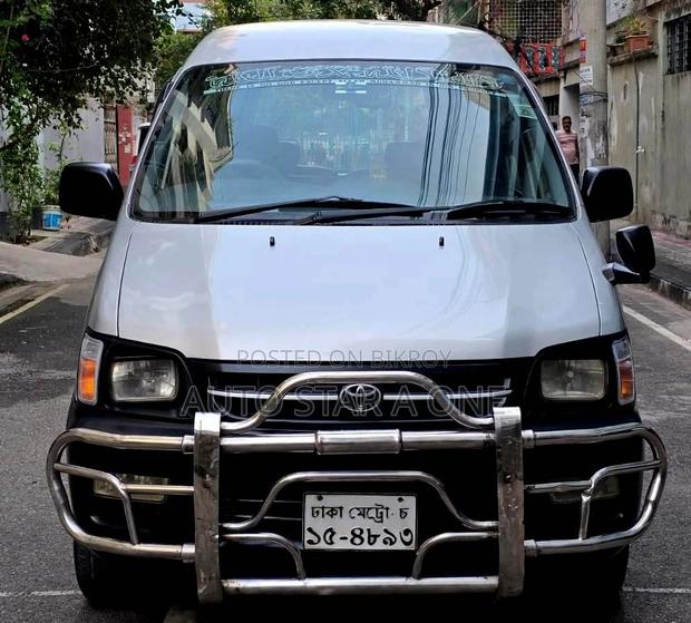 Toyota Noah KR42 5Door Dx Cng 2005