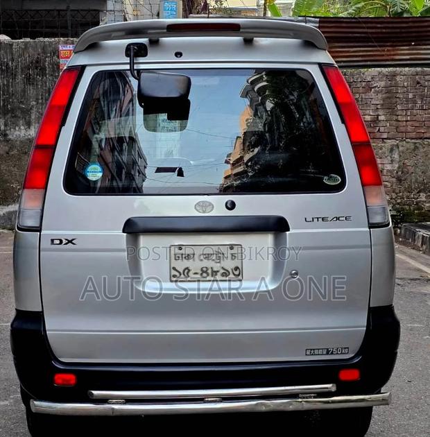 Toyota Noah KR42 5Door Dx Cng 2005