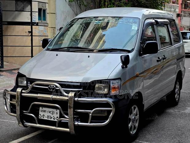 Toyota Noah KR42 5Door Dx Cng 2005