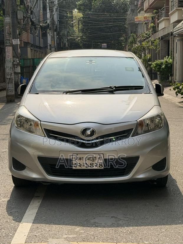 Toyota Vitz Japan 2012