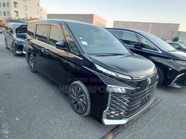 Toyota Voxy Hybrid//S-Z. . 2023
