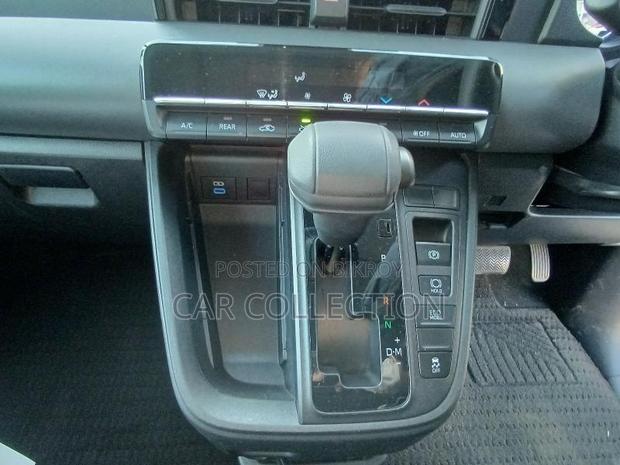 Toyota Noah S-G 2022
