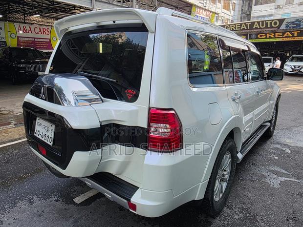 Mitsubishi Pajero 2014