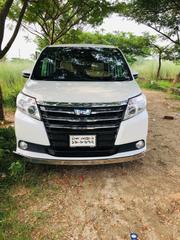 Toyota Noah 1.8 FWD Hybrid (7 seater) 2014 White for sale