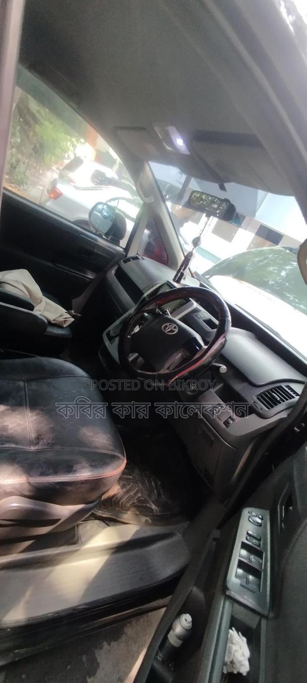 Toyota Noah Black 2007