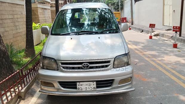 Toyota Noah SR 50 Duel Ac 2000