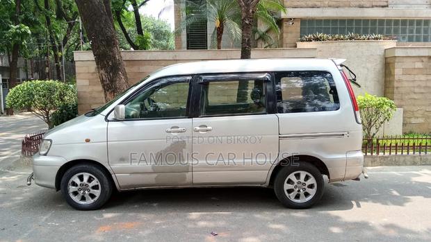 Toyota Noah SR 50 Duel Ac 2000