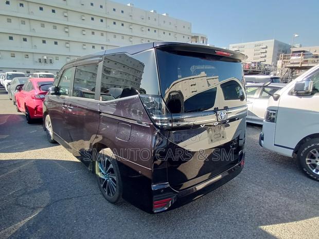 Toyota Voxy Hybrid SZ Blackish 2022