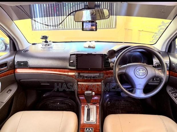 Toyota Allion . 2002