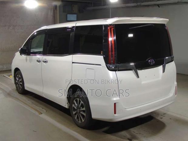 Toyota Esquire Non Hybrid Gi Pearl 2021