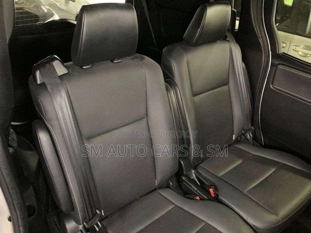 Toyota Esquire Non Hybrid Gi Pearl 2021